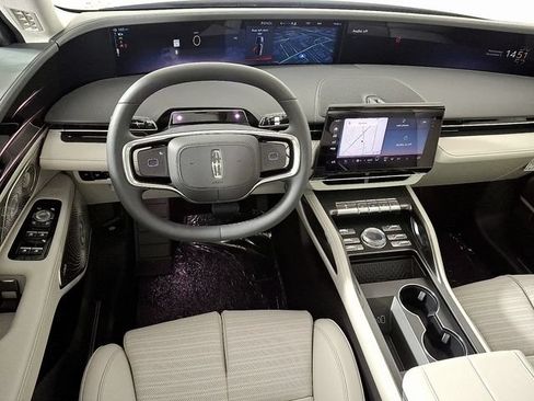 Used 2026 Lincoln Nautilus Reserve AWD/4WD image 10