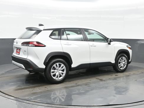 Used 2026 Toyota Corolla Cross L image 6