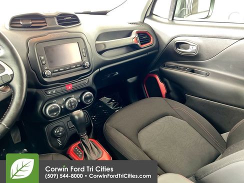 Used 2017 Jeep Renegade Trailhawk AWD/4WD image 27