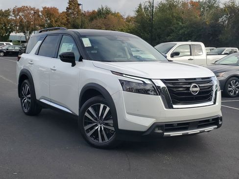 New 2025 Nissan Pathfinder Platinum image 18