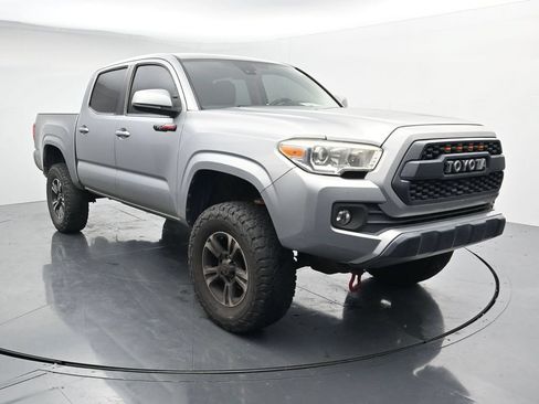 Used 2019 Toyota Tacoma SR w/ SR Convenience Package RWD image 2