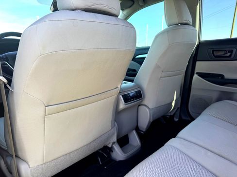 Used 2019 Toyota Highlander LE image 19