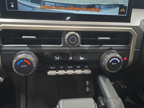 Used 2024 Toyota Tacoma TRD Sport image 25