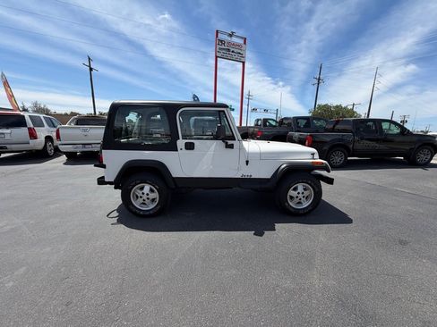 Used 1995 Jeep Wrangler Rio Grande AWD/4WD image 2