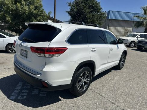 Used 2017 Toyota Highlander Plus FWD image 11