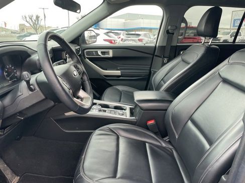 Used 2023 Ford Explorer XLT w/ Equipment Group 202A image 9