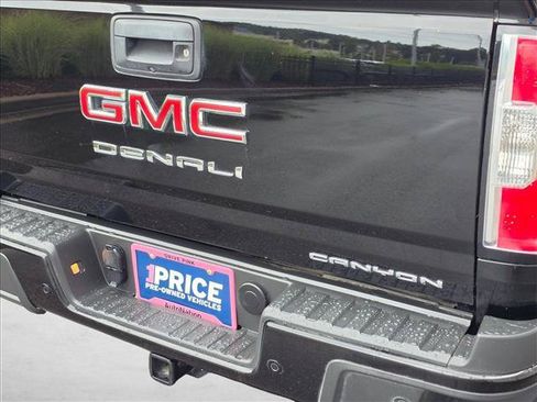 Used 2022 GMC Canyon Denali w/ Denali Black Edition Package AWD/4WD image 13