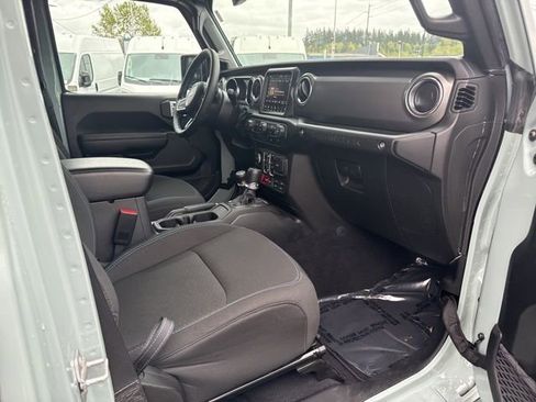 Used 2023 Jeep Wrangler Unlimited Rubicon 4xe w/ Cold Weather Group AWD/4WD image 9