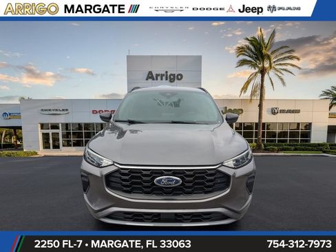 Used 2023 Ford Escape ST-Line FWD image 2