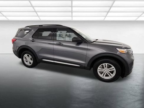 Used 2024 Ford Explorer XLT w/ Equipment Group 202A AWD/4WD image 10