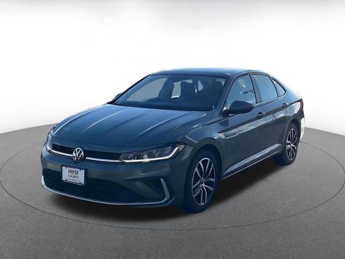 Used 2025 Volkswagen Jetta SE image 7