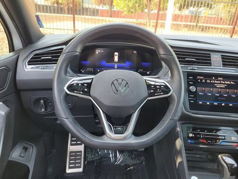 Used 2024 Volkswagen Tiguan SE R-Line AWD/4WD image 17