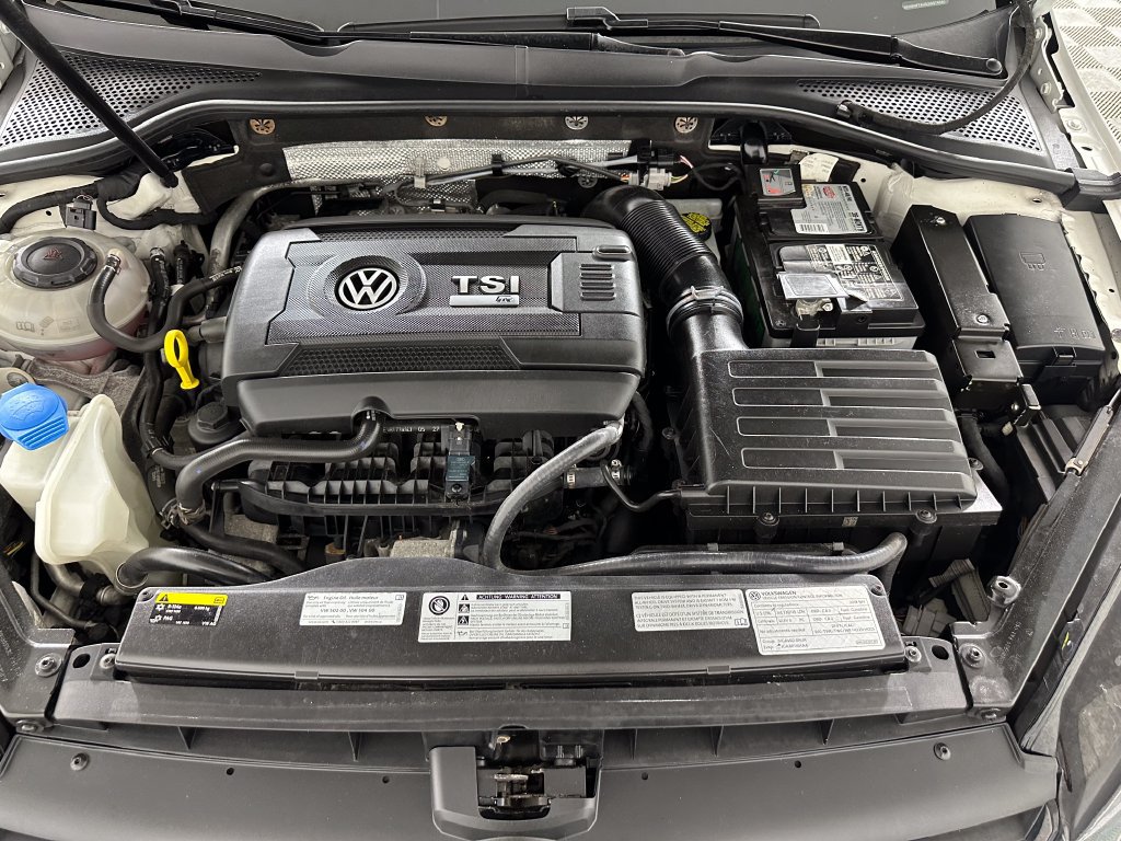 Used 2018 Volkswagen Golf R 4-Door AWD/4WD image 31