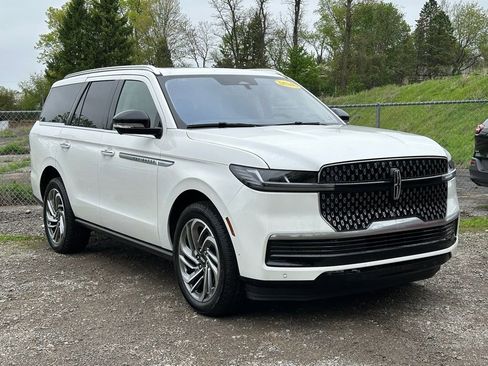New 2025 Lincoln Navigator Reserve AWD/4WD image 29