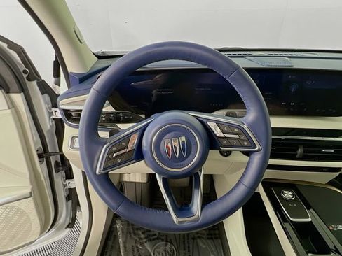 Certified 2025 Buick Enclave Avenir image 10