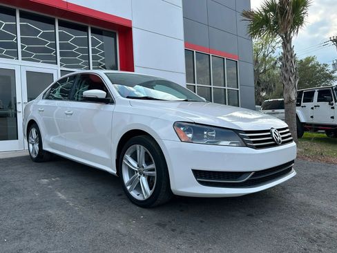 Used 2014 Volkswagen Passat 1.8T SE image 3