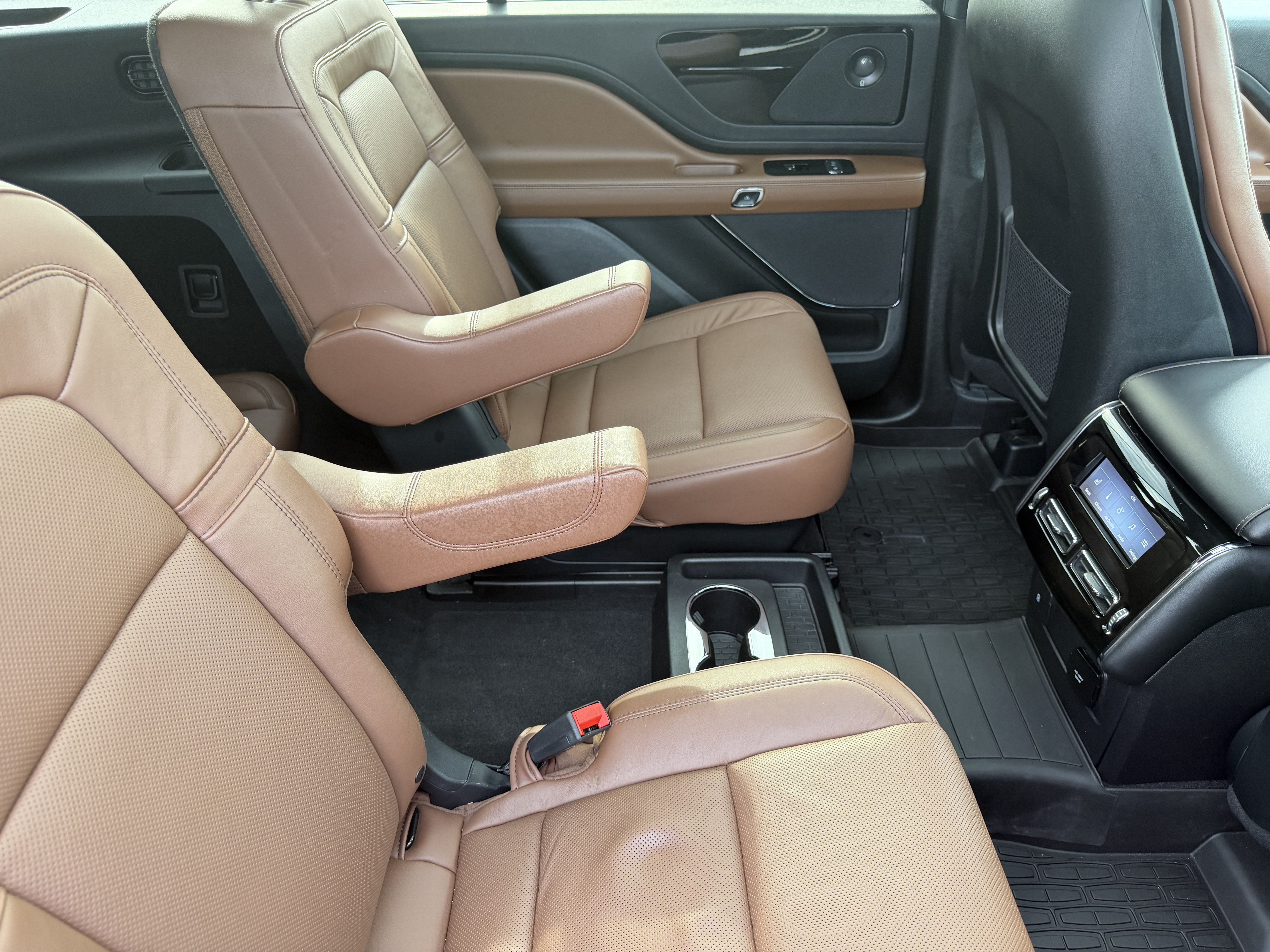 Used 2023 Lincoln Aviator Reserve w/ Equipment Group 201A AWD/4WD image 14