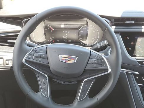 Certified 2025 Cadillac XT5 Premium Luxury w/ LPO, Floor Liner Package AWD/4WD image 27