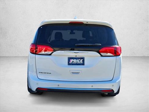 Used 2019 Chrysler Pacifica Touring Plus w/ Tire & Wheel Group image 6