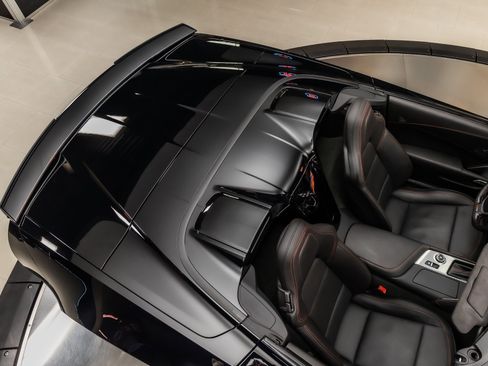 Used 2016 Chevrolet Corvette Z06 w/ 3LZ Preferred Equipment Group image 24