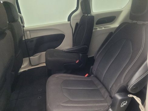 Used 2023 Chrysler Voyager LX FWD image 18