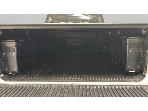 Used 2022 RAM 1500 Laramie AWD/4WD image 17