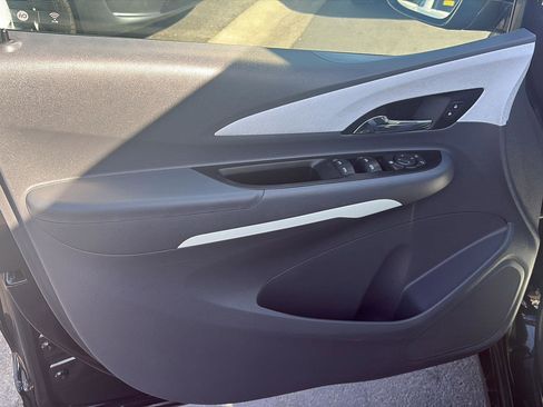 Used 2020 Chevrolet Bolt LT FWD image 11