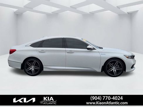 Used 2022 Honda Accord Touring image 2