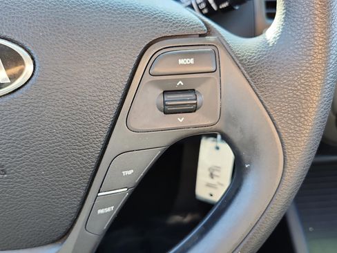 Used 2017 Kia Forte LX image 26