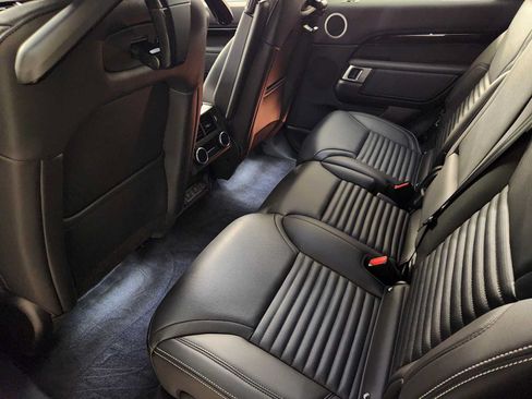 Used 2026 Land Rover Discovery S AWD/4WD image 28