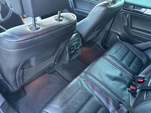 Used 2014 Volkswagen Touareg VR6 image 28