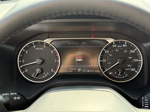 Used 2025 Nissan Rogue SV w/ SV Premium Package image 18