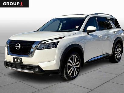 Used 2024 Nissan Pathfinder Platinum w/ Cargo Package