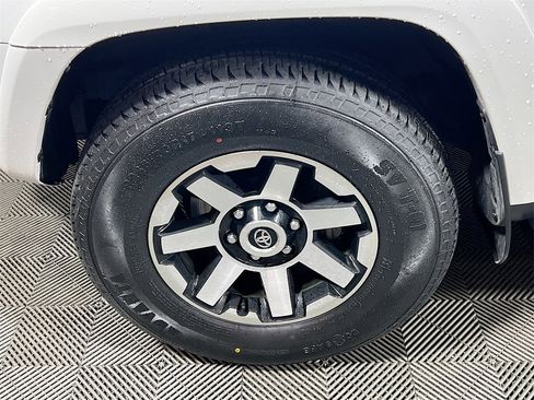 Certified 2024 Toyota 4Runner TRD Off-Road image 28