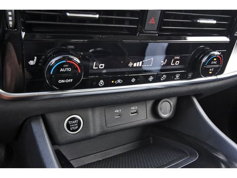 Used 2023 Nissan Rogue SV w/ SV Premium Package FWD image 25