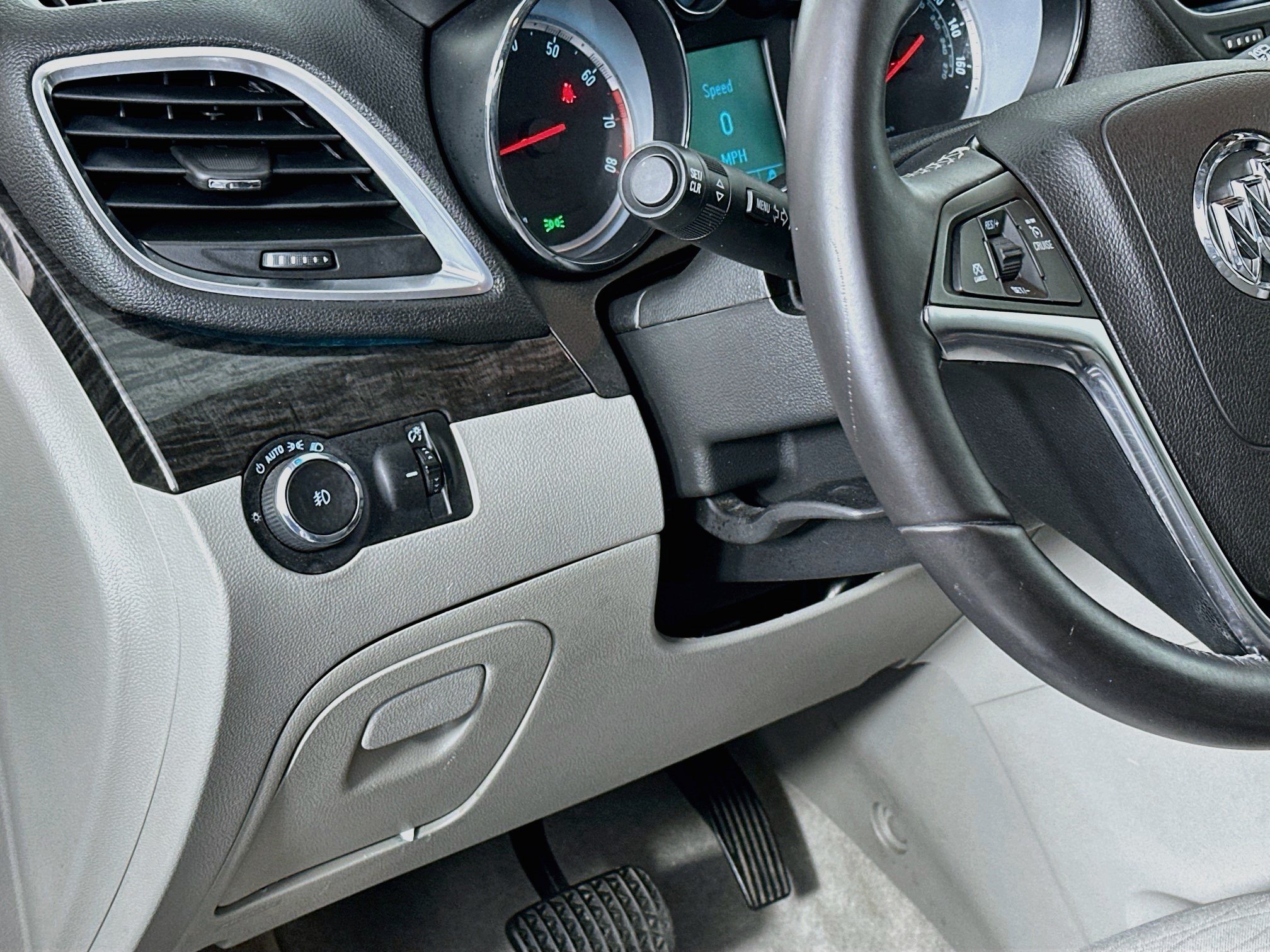 Used 2015 Buick Encore Convenience FWD image 17