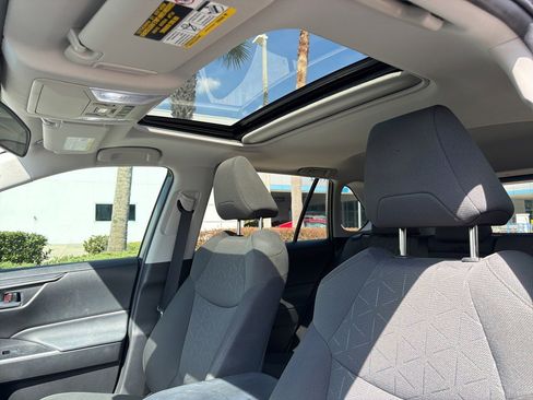 Used 2021 Toyota RAV4 XLE w/ Convenience Package image 13