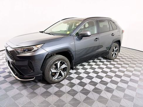 Used 2021 Toyota RAV4 SE w/ Weather & Moonroof Package image 3