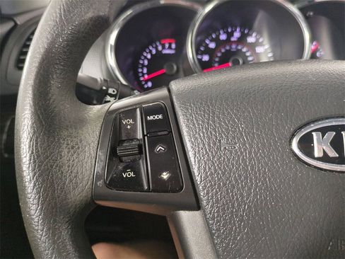 Used 2013 Kia Sorento LX image 26