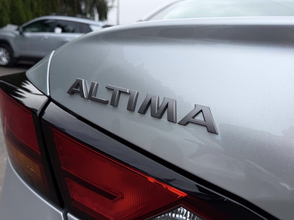 Used 2025 Nissan Altima 2.5 SV FWD image 8