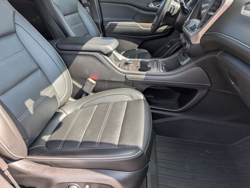 Used 2021 GMC Acadia Denali w/ Denali Technology Package FWD image 30