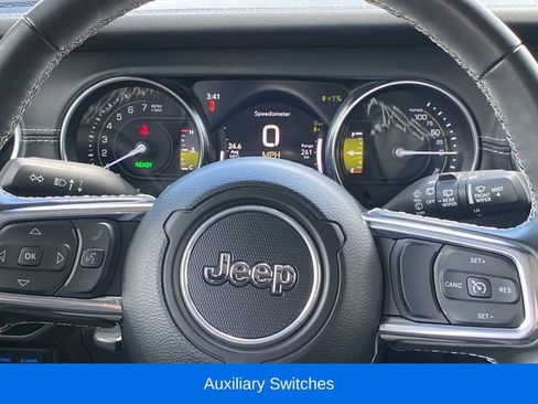 Used 2023 Jeep Wrangler Unlimited Sahara w/ Cold Weather Group AWD/4WD image 8