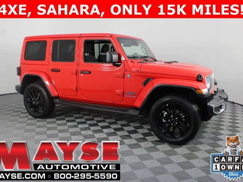 Used 2025 Jeep Wrangler Unlimited Sahara AWD/4WD image 1