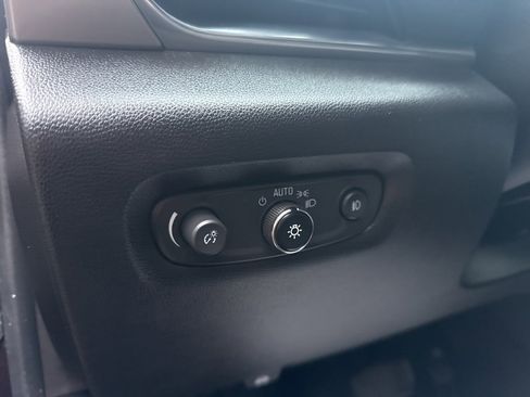 Used 2018 Chevrolet Traverse LT image 16