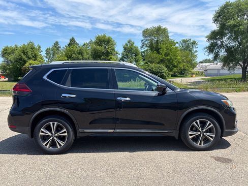 Used 2018 Nissan Rogue SL AWD/4WD image 2
