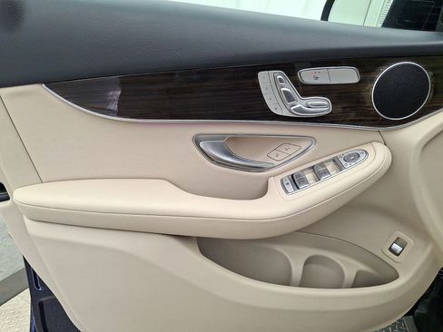 Used 2021 Mercedes-Benz GLC 300 4MATIC image 10