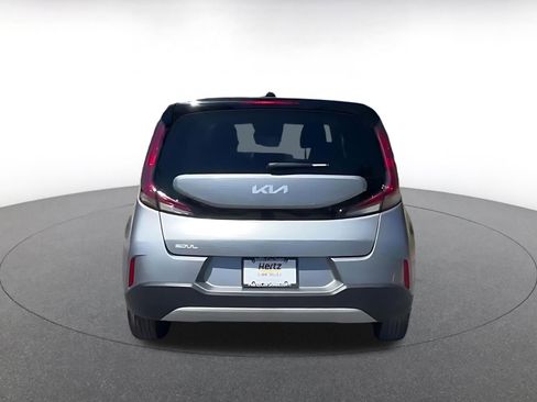 Used 2025 Kia Soul LX w/ LX Technology Package FWD image 12