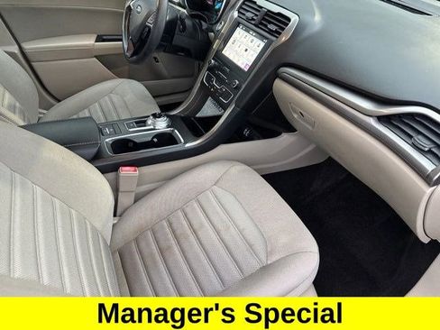 Used 2019 Ford Fusion SE image 40