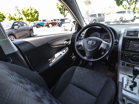 Used 2010 Toyota Corolla LE FWD image 18