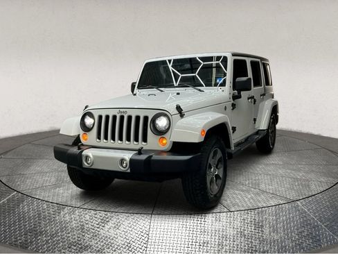 Used 2018 Jeep Wrangler Unlimited Sahara w/ Connectivity Group image 3